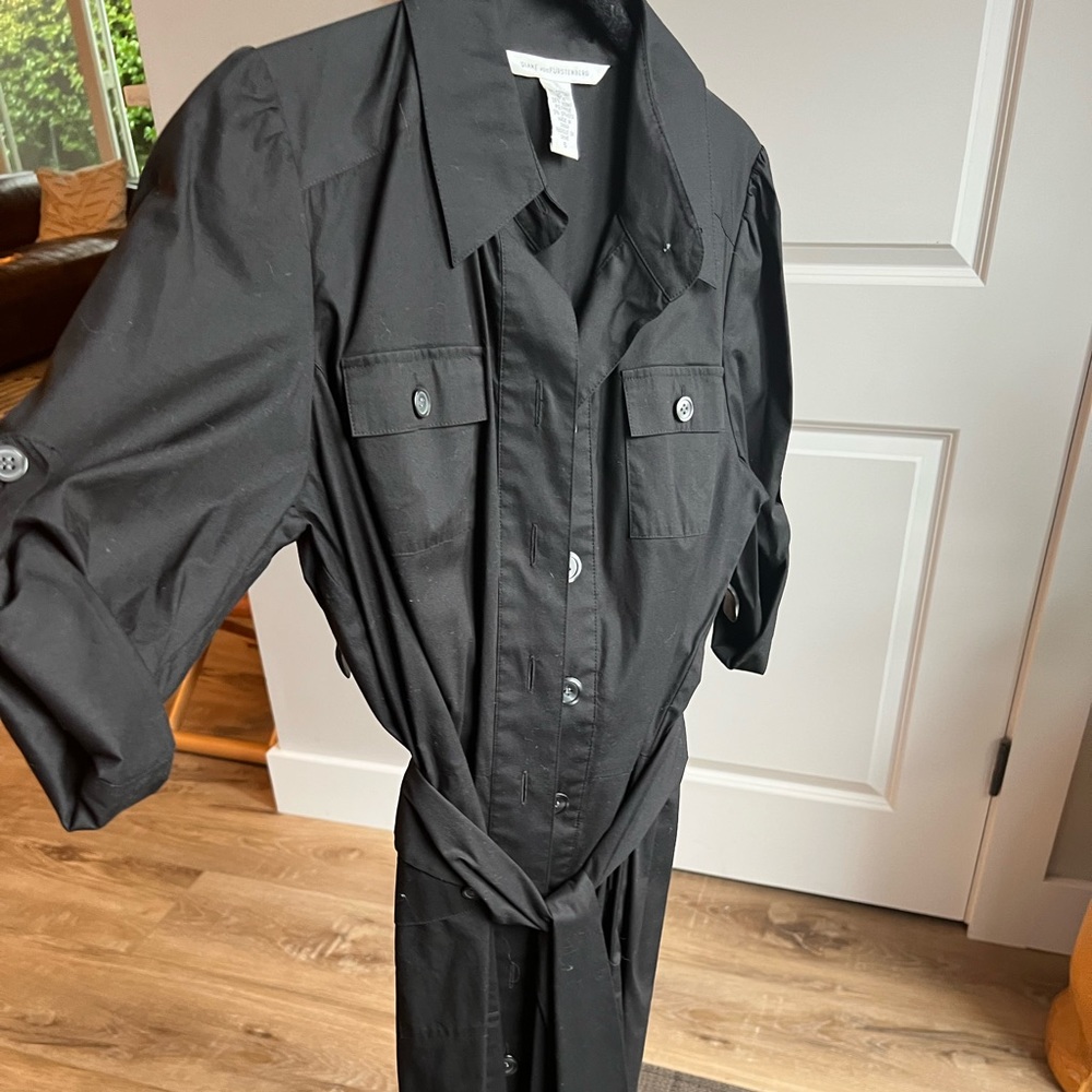 This dress is so flattering, classic, great condition.